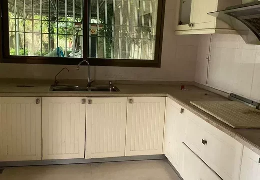 坐落在仙游縣鯉南鎮(zhèn)霞苑村宮后159號1層、2層201、3層301的房地產(chǎn)