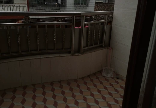 位于仙游縣賴店鎮(zhèn)塗山村賴營西路583號的房產(chǎn)及相應的土地使用權(quán)（包含未辦證房屋建筑物）