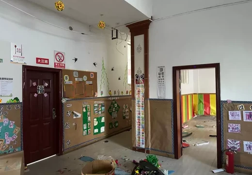 莆田市城廂區(qū)霞林街道荔園東路375號(hào)、黃頂路388號(hào)日出東方13號(hào)樓第3梯203、303室的房地產(chǎn)