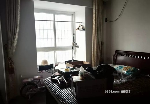 莆田市城廂區(qū)龍橋街道學(xué)園中街1950號1號樓401、402室的房地產(chǎn)