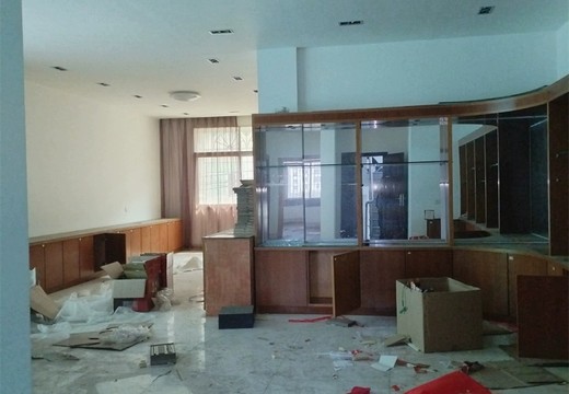 位于仙游縣榜頭鎮(zhèn)溪東村新村東北路的房產(chǎn)及相應(yīng)的土地使用權(quán)