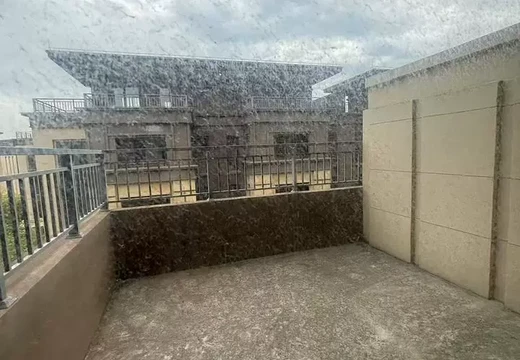 山亭鎮(zhèn)港里村天后西路88號(hào)世茂國(guó)風(fēng)大院A區(qū)11#01室（住建登記為B1地塊11#01）的房地產(chǎn)