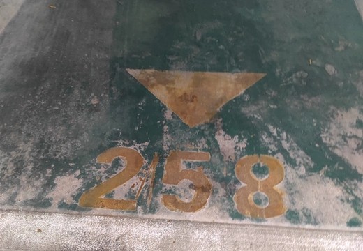 坐落在仙游縣鯉城街道學府東路1588號地下室地下1層車位258號（詳見清單1）。