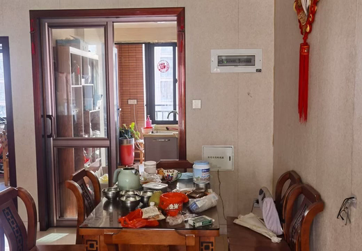 坐落在仙游縣鯉城街道木蘭社區(qū)居委會學府西路1388號6號樓1203室的房產(chǎn)及相應的土地使用權(quán)