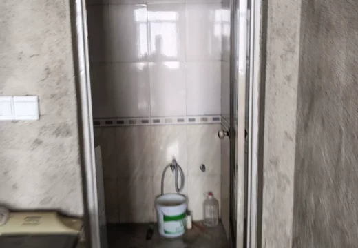 坐落在仙游縣榜頭鎮(zhèn)泉山村紫檀中街661號的房產(chǎn)及相應(yīng)的土地使用權(quán)