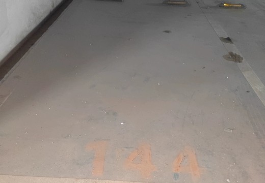 坐落在仙游縣鯉城街道學(xué)府東路1588號(hào)地下室地下1層車位144號(hào)（詳見清單1）