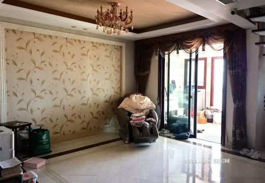 仙游縣鯉城街道洪橋社區(qū)尚書街42號2304室、2404室的房地產