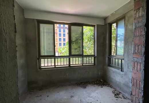 坐落莆田市涵江區(qū)涵東街道塔橋街268號(hào)1號(hào)樓1梯203室的房地產(chǎn)