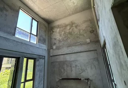 山亭鎮(zhèn)港里村天后西路88號(hào)世茂國(guó)風(fēng)大院A區(qū)1#04室（住建登記為B1地塊12#05）的房地產(chǎn)